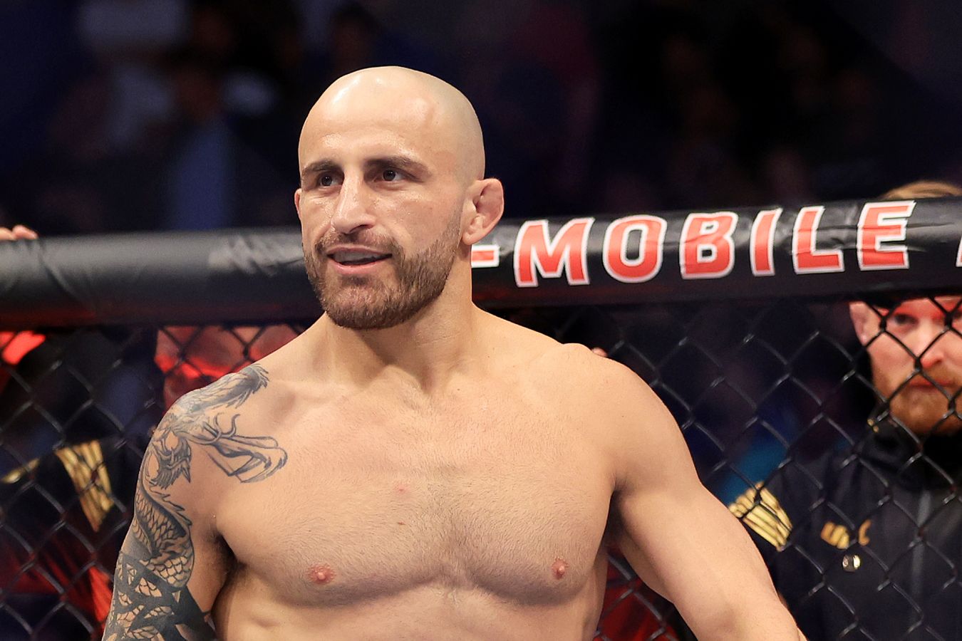 Видео: Александр Волкановски готовится к реваншу с Диего Лопесом