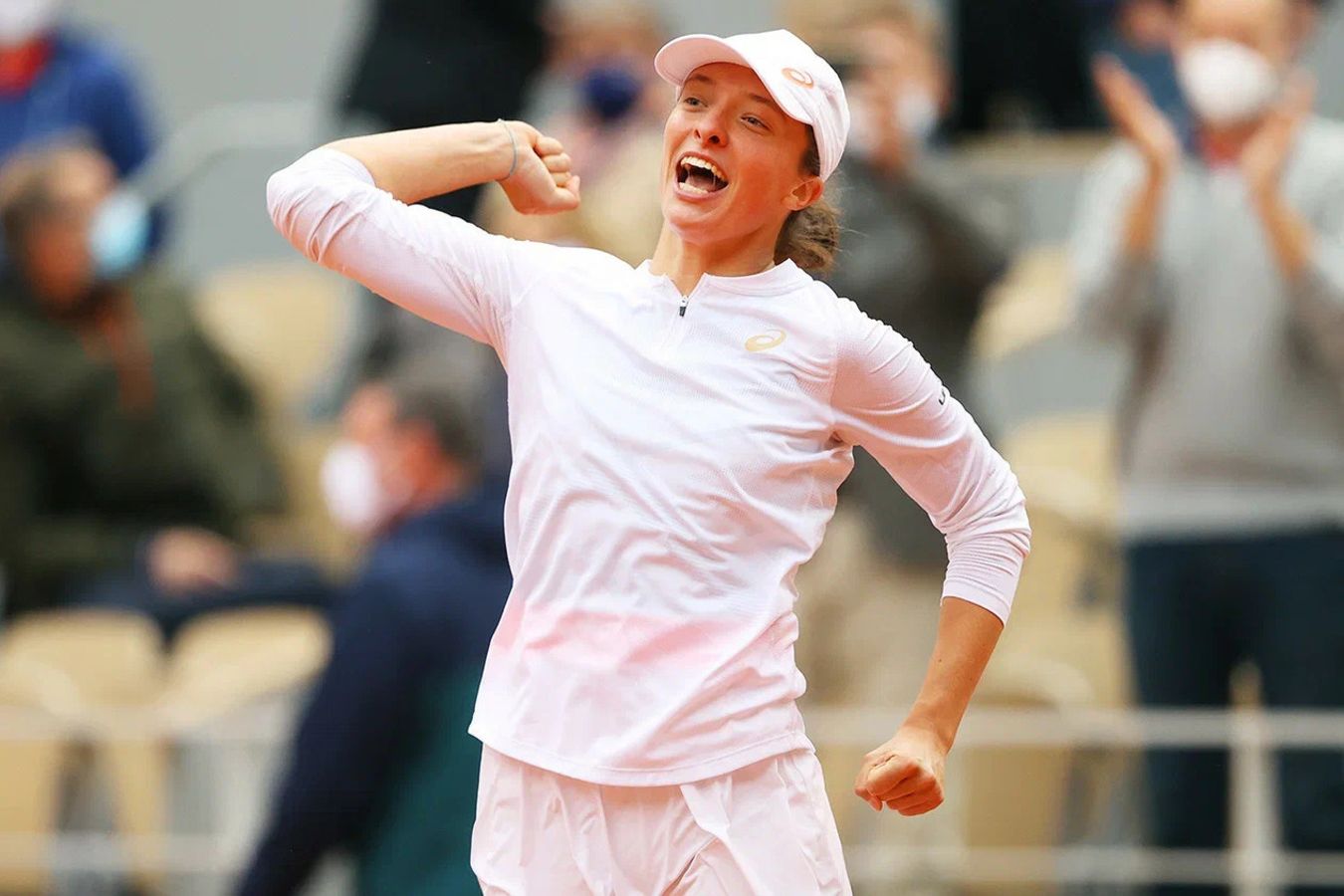 Ига Свёнтек разгромила Арину Соболенко в полуфинале грунтового турнира WTA-1000 в Риме