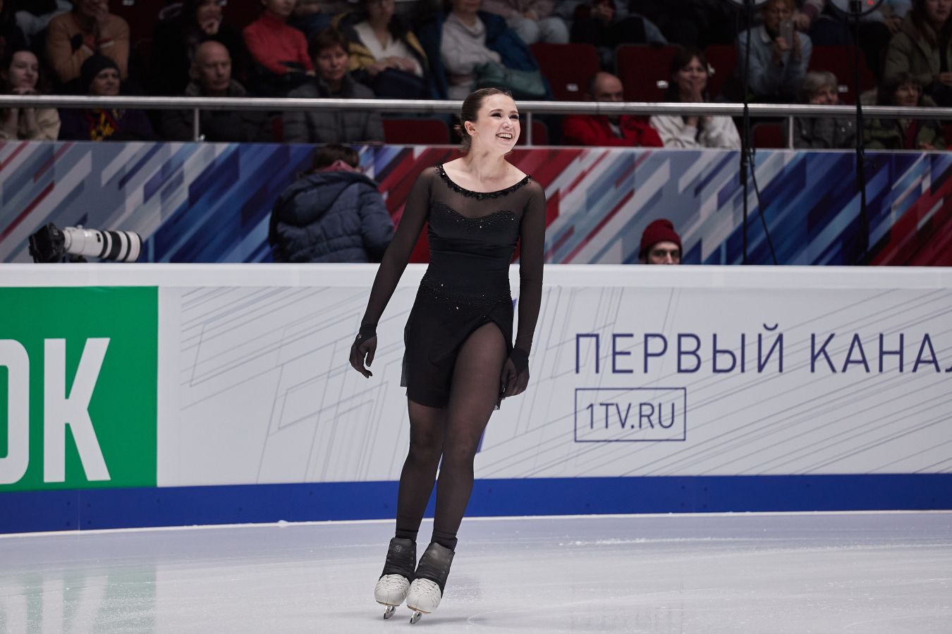 Камила Валиева выложила кадры с фотосессии в шикарном белом платье