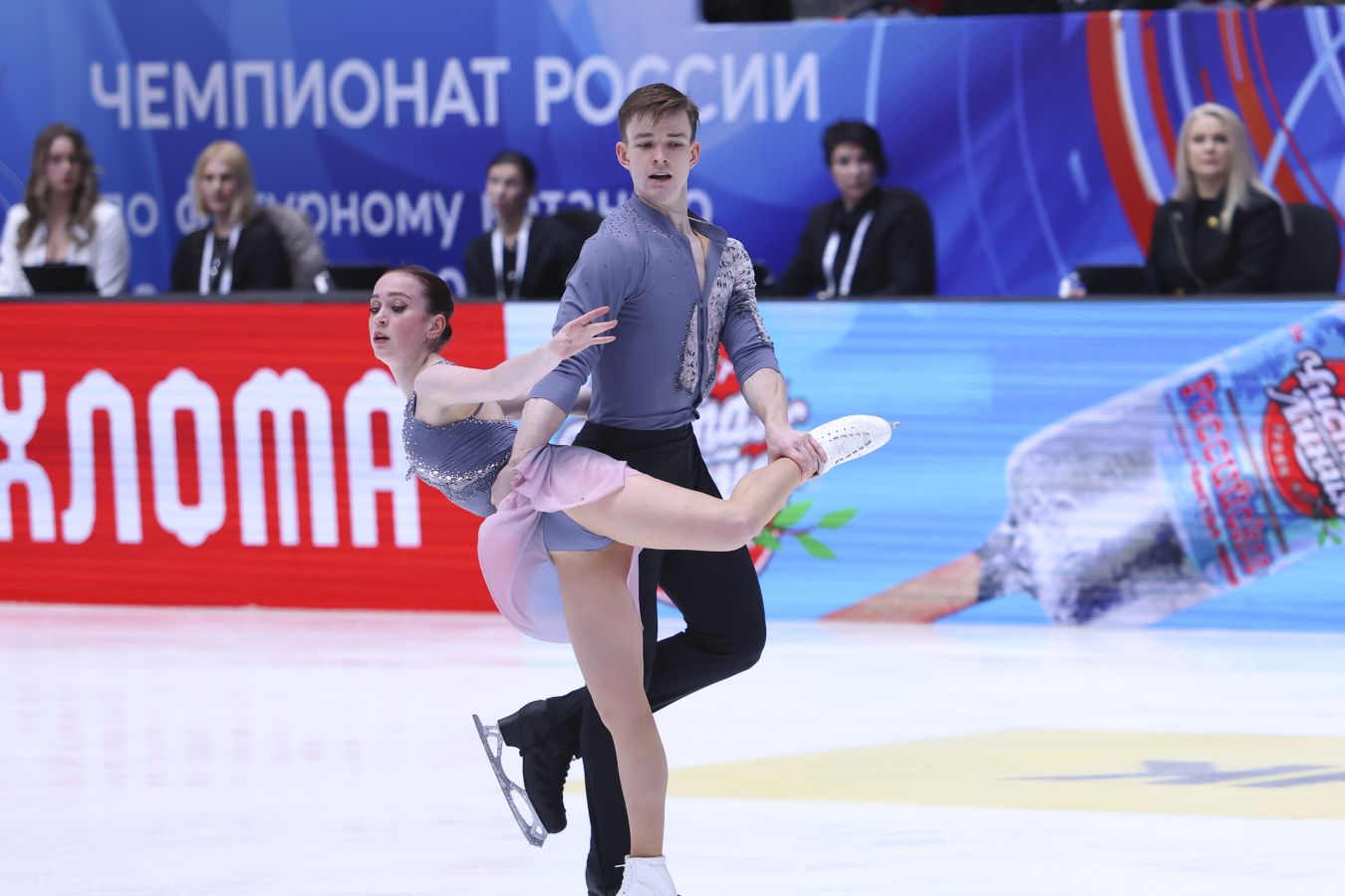 Артемьева и Брюханов выиграли короткую программу на первом этапе ГП России в Казани