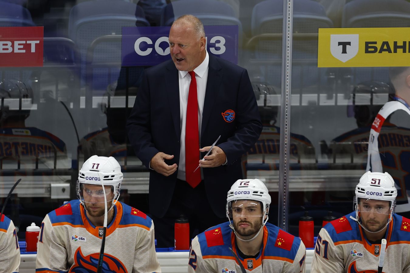 Александр Бурмистров рассказал про общение с главным тренером Шанхая Жераром Галланом