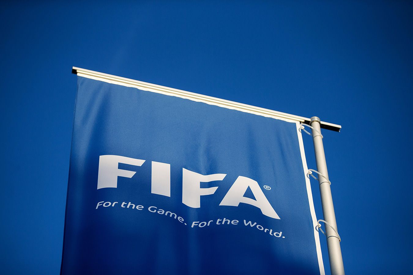 ФИФА разрешила иностранцам приостановить контракты с клубами из России до 2023 года