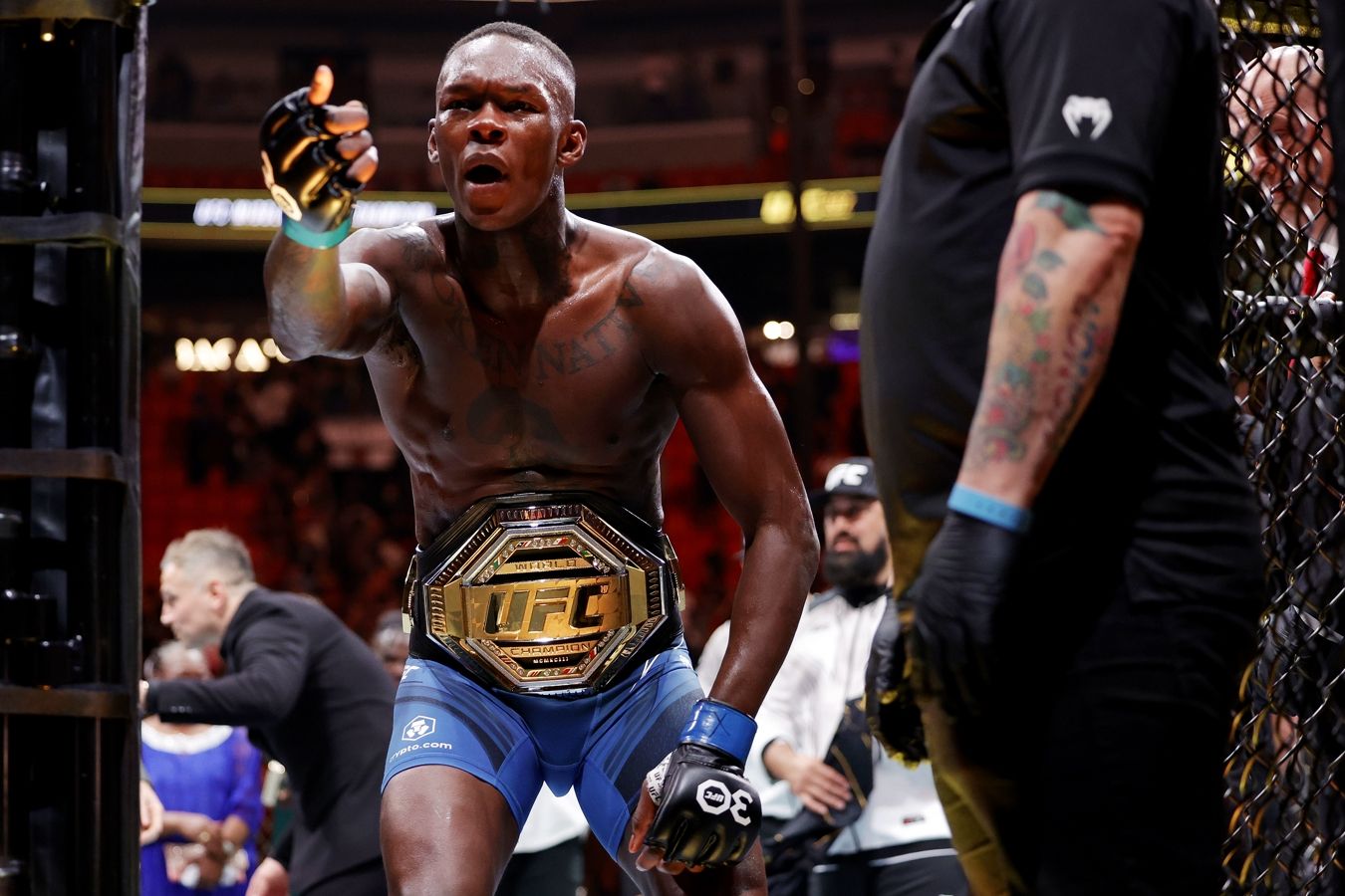 Исраэль Адесанья призвал UFC увеличить размер бонусов