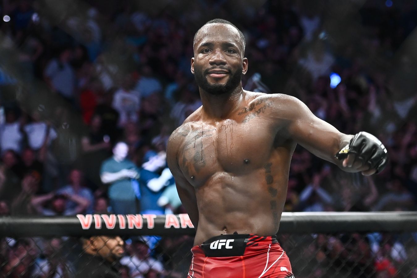 Карлос Пратес намекнул на скорый бой с Леоном Эдвардсом на UFC Fight Night 255