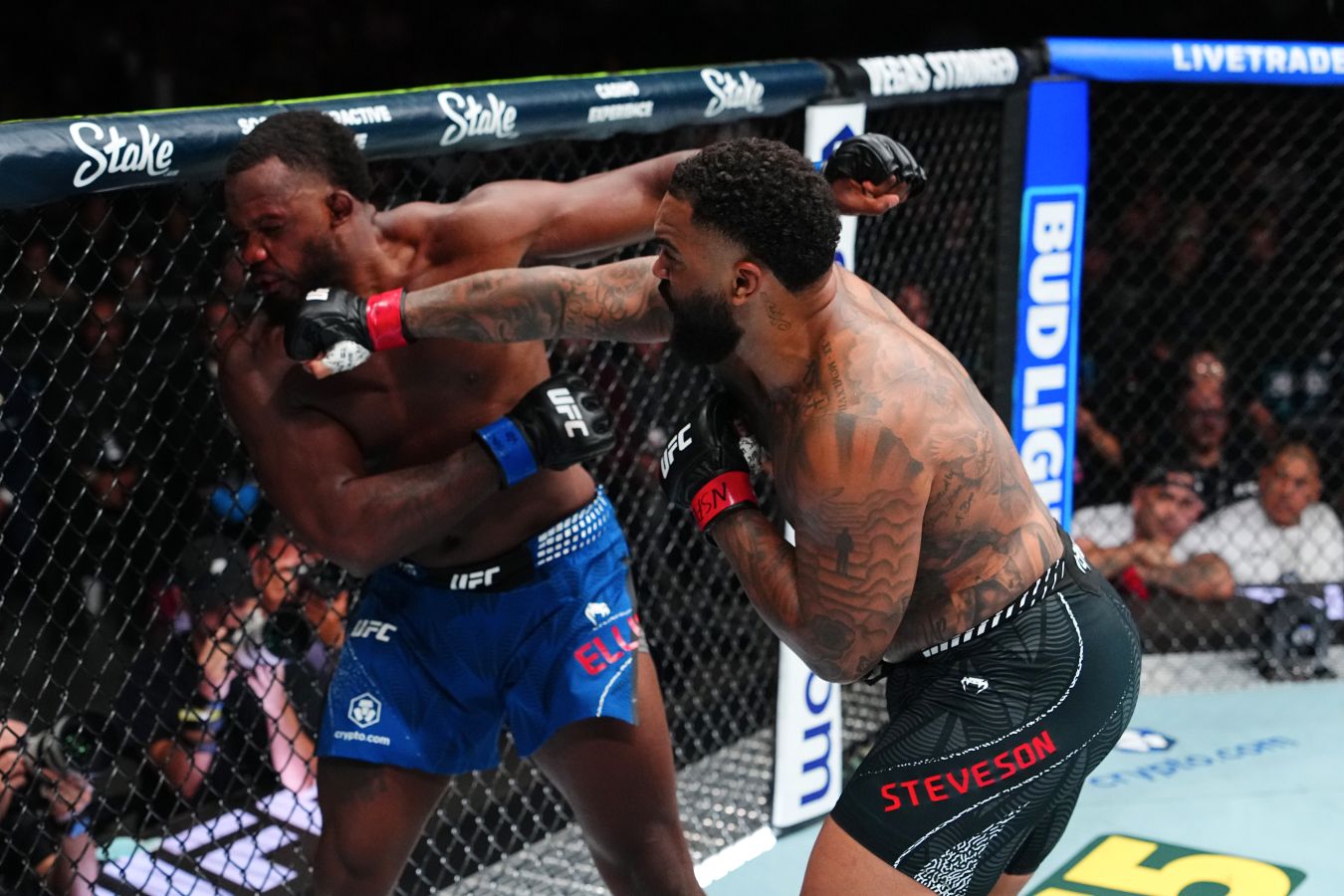 Стивсон уже разрывает в UFC!