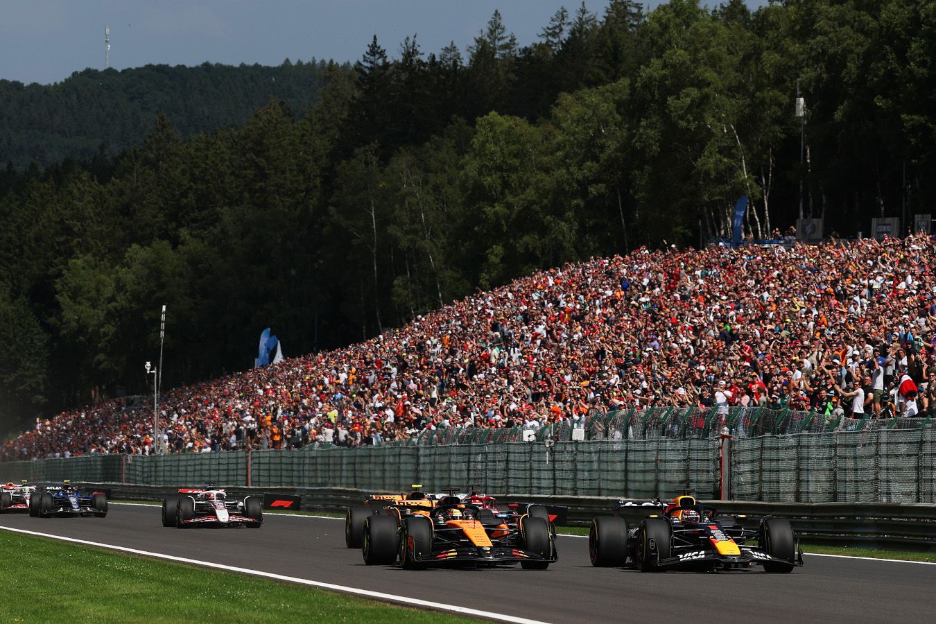 Ферстаппен опередил Пиастри в спринте ГП Бельгии