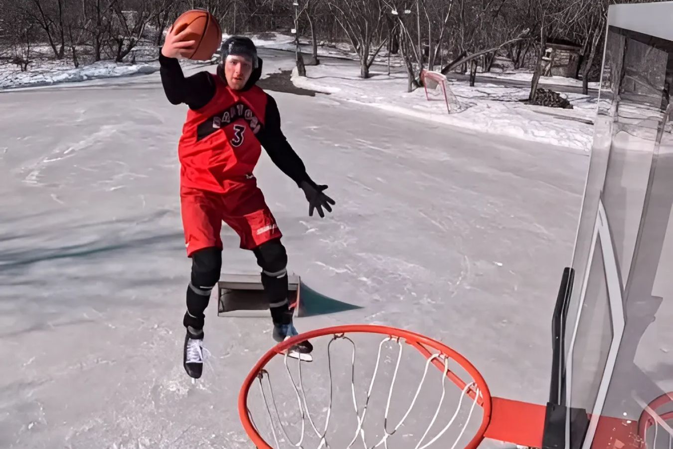 Канадцы объединили хоккей и баскетбол в один вид спорта. Видео