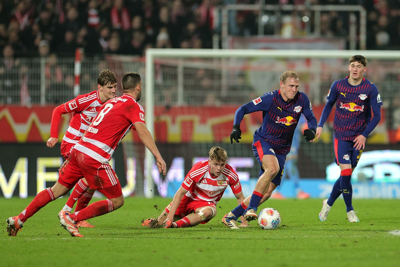 Два матча 16-го тура Бундеслиги были перенесены из-за снегопада