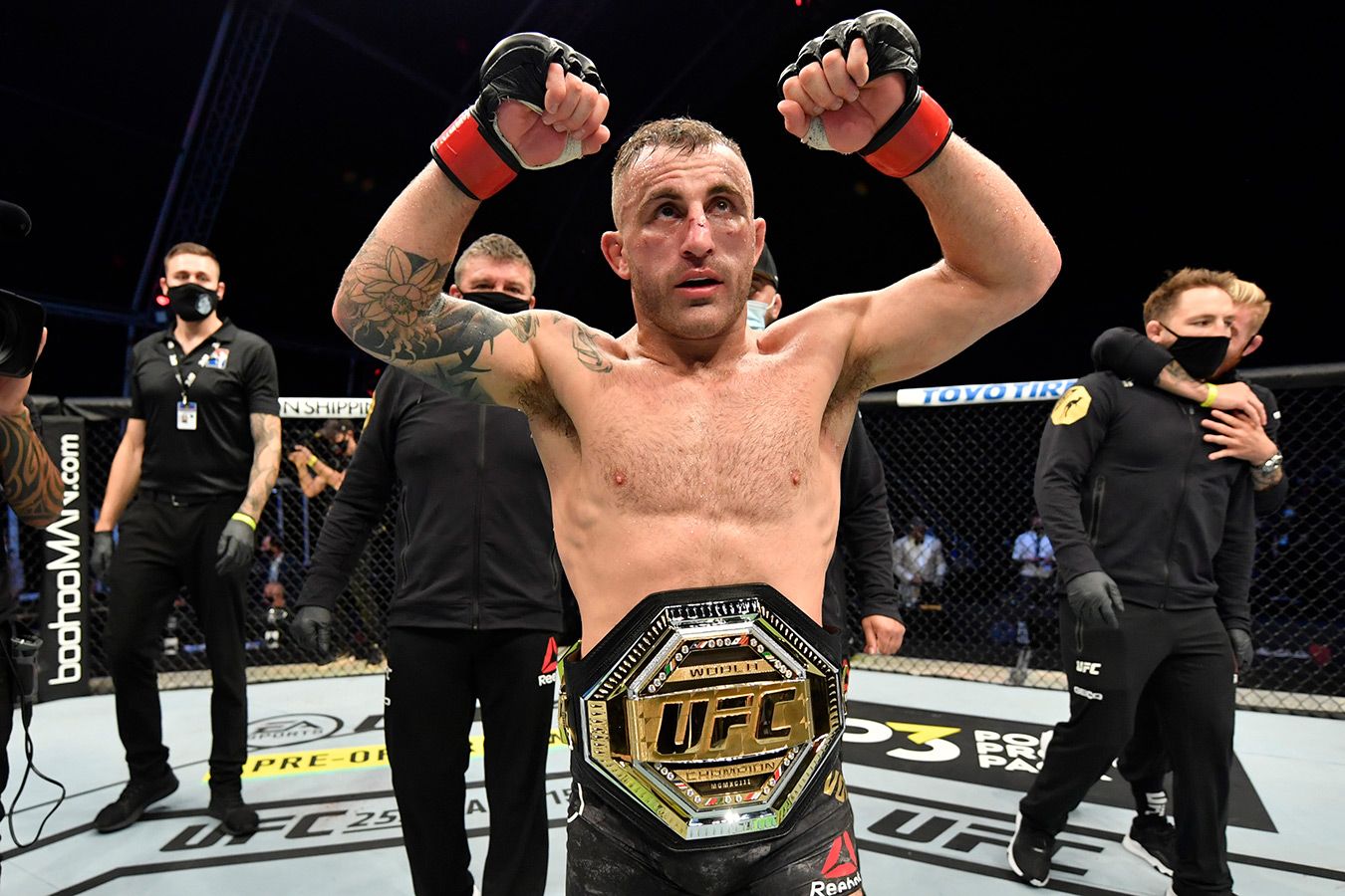 Кормье объяснил, почему Волкановски сохранил первое место в рейтинге UFC
