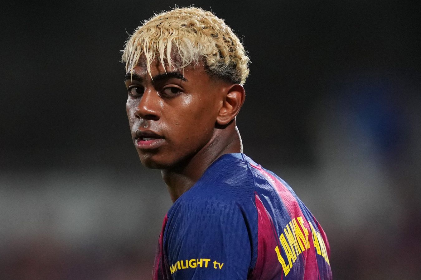 Флик  о Ямале: он не из тех игроков, которые думают упасть от малейшего прикосновения