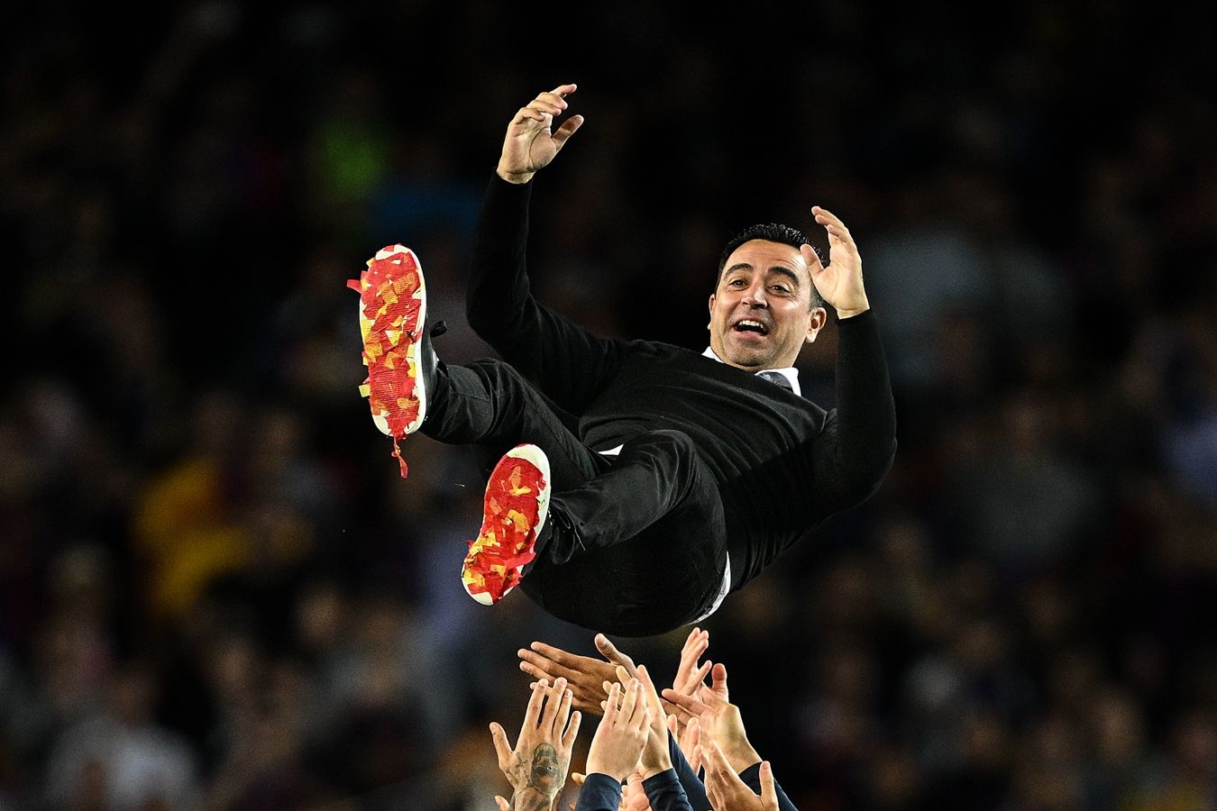 Фанаты «Реала» скандировали «Хави, оставайся!» после победы мадридцев над «Барселоной»