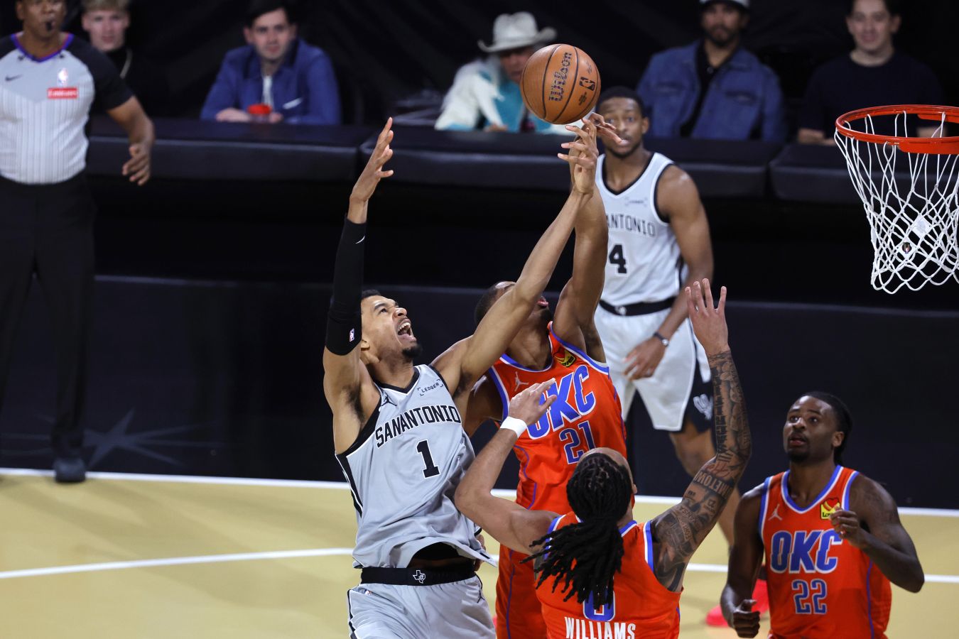 22 очка Вембаньямы помогли Сан-Антонио обыграть Оклахому и выйти в финал Кубка НБА