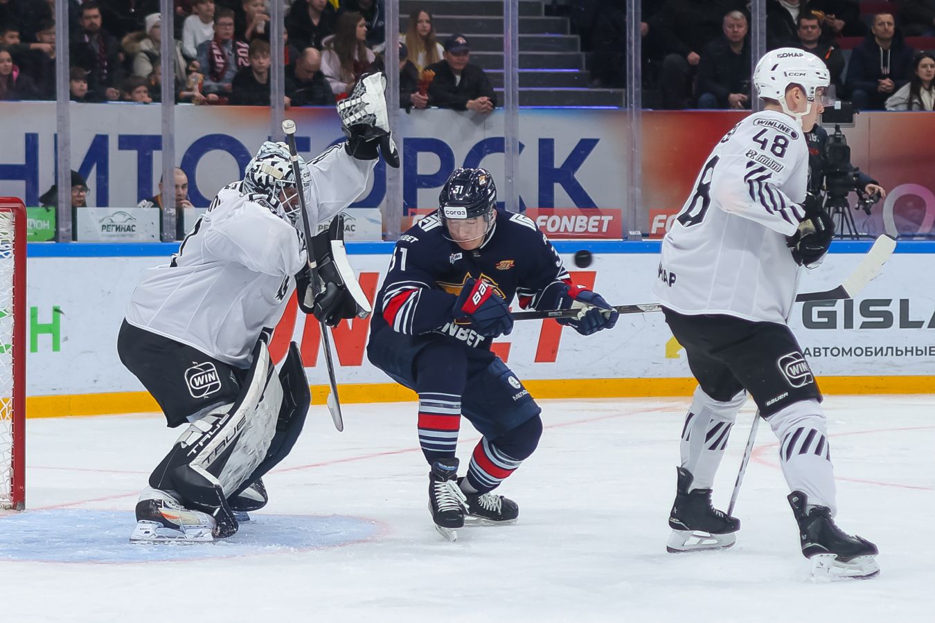 Металлург одержал волевую победу над Трактором в уральском дерби