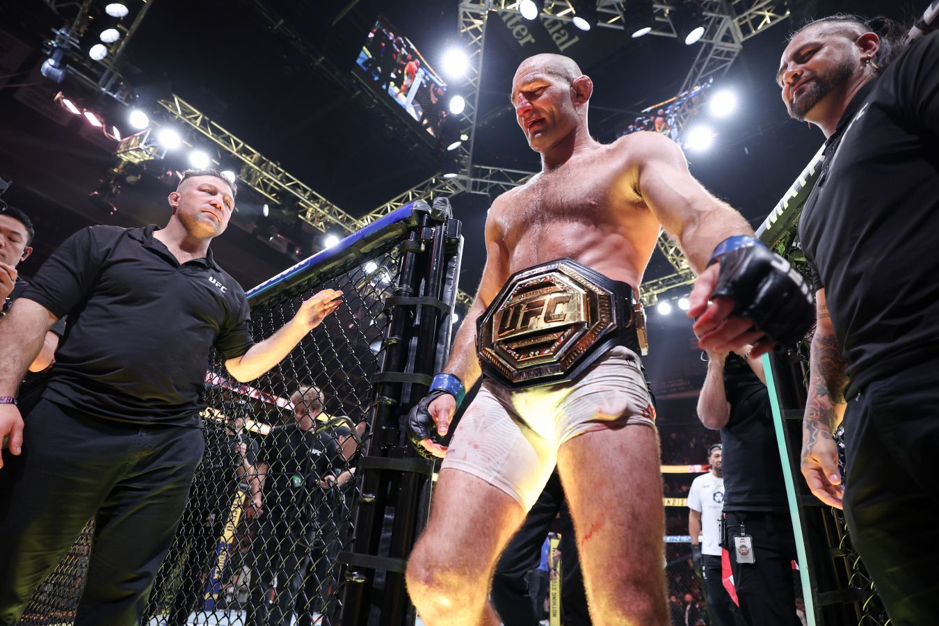 Сотрудники секретной службы выгнали Стрикленда с турнира UFC в Белом доме