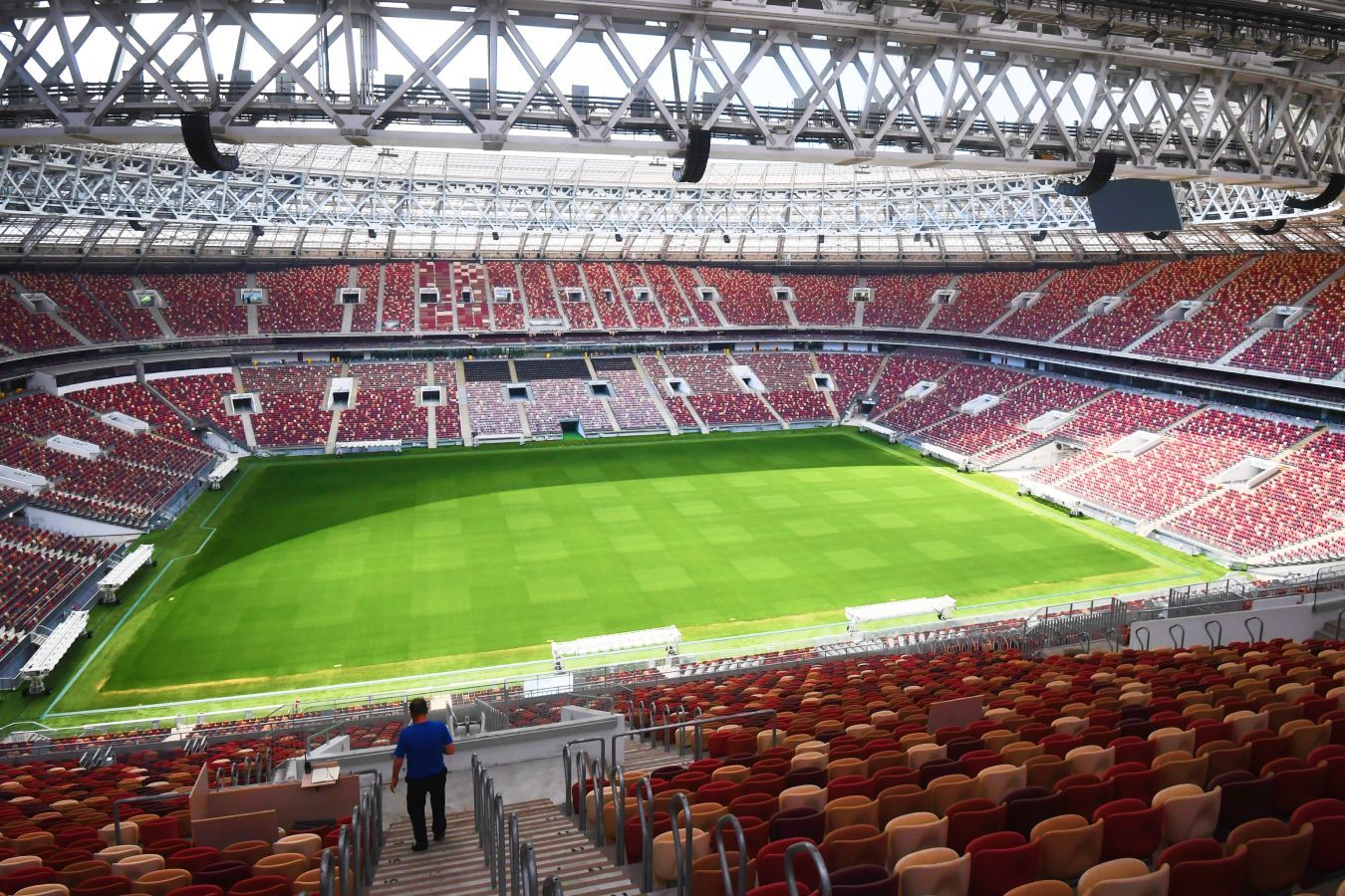 Газон на стадионе «Лужники» будет пригоден для игры к концу октября