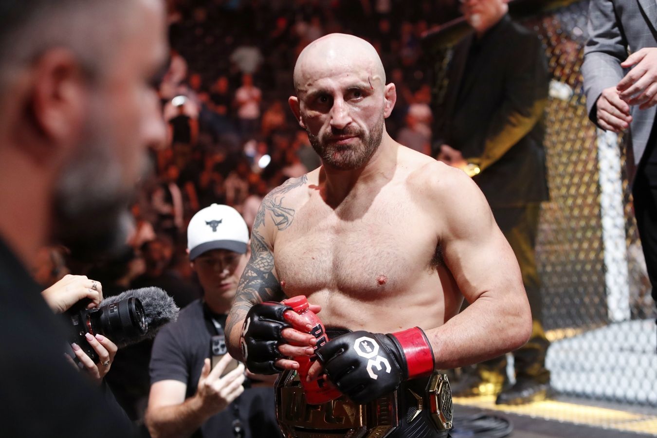 Волкановски дал прогноз на бой Магомеда Анкалаева и Алекса Перейры на UFC 313
