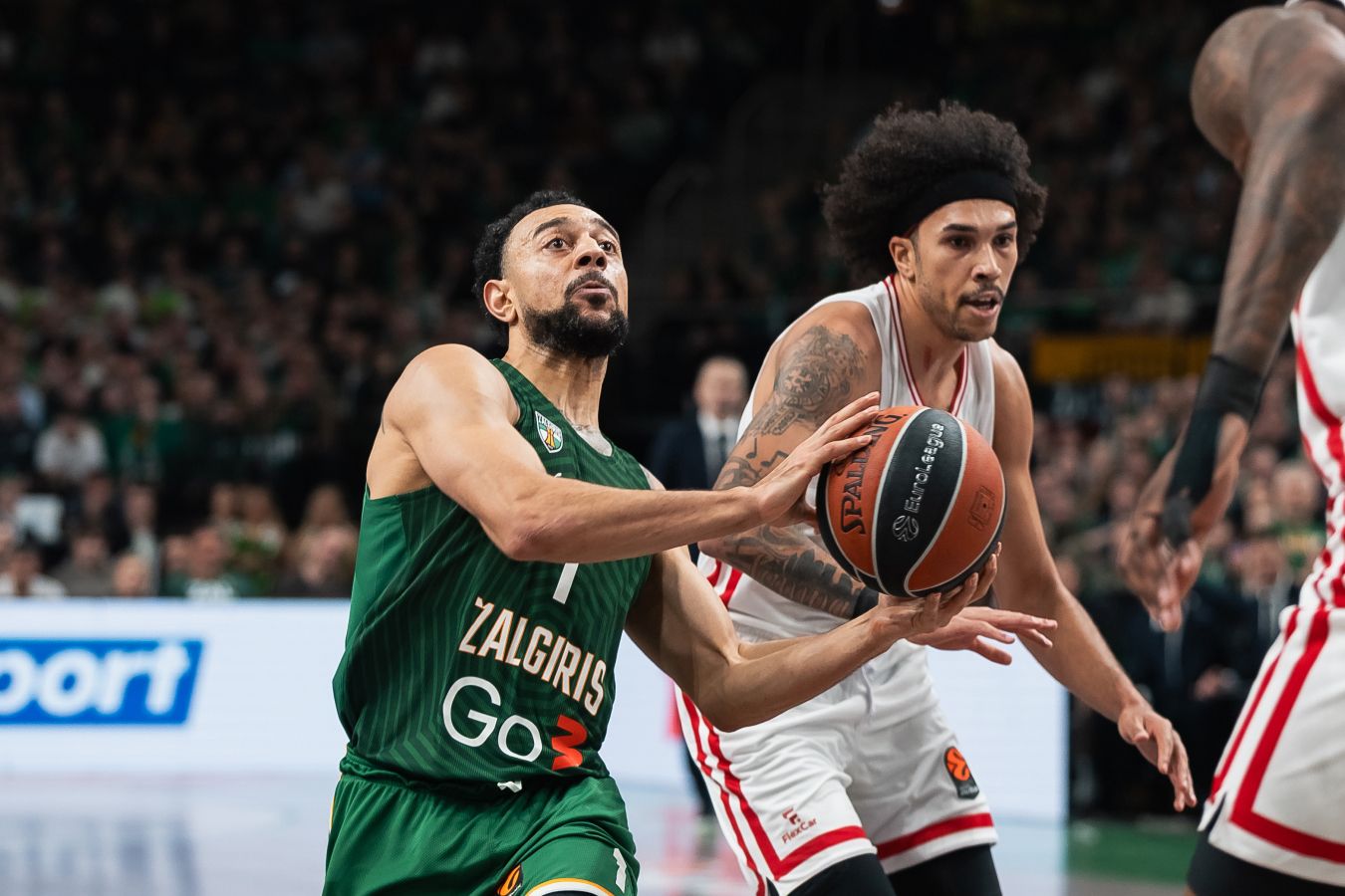 Жальгирис во втором овертайме вырвал победу в матче с Олимпиакосом в Евролиге