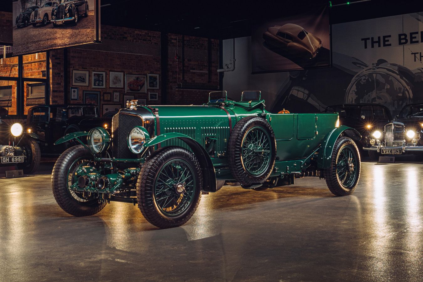 В Bentley возобновили производство самой успешной гоночной машины. Она 1928 года