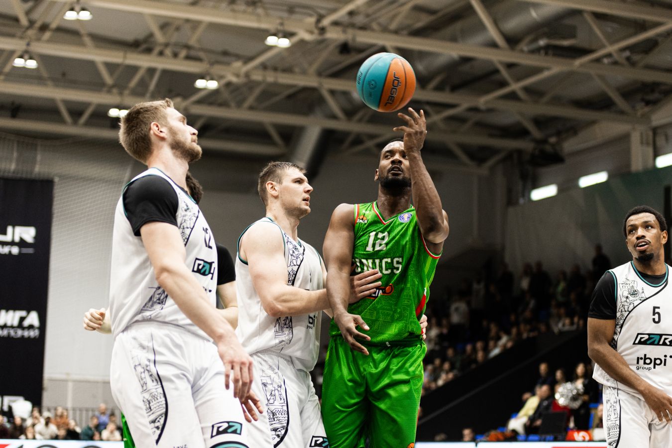 УНИКС разгромил Пари НН в Единой лиге