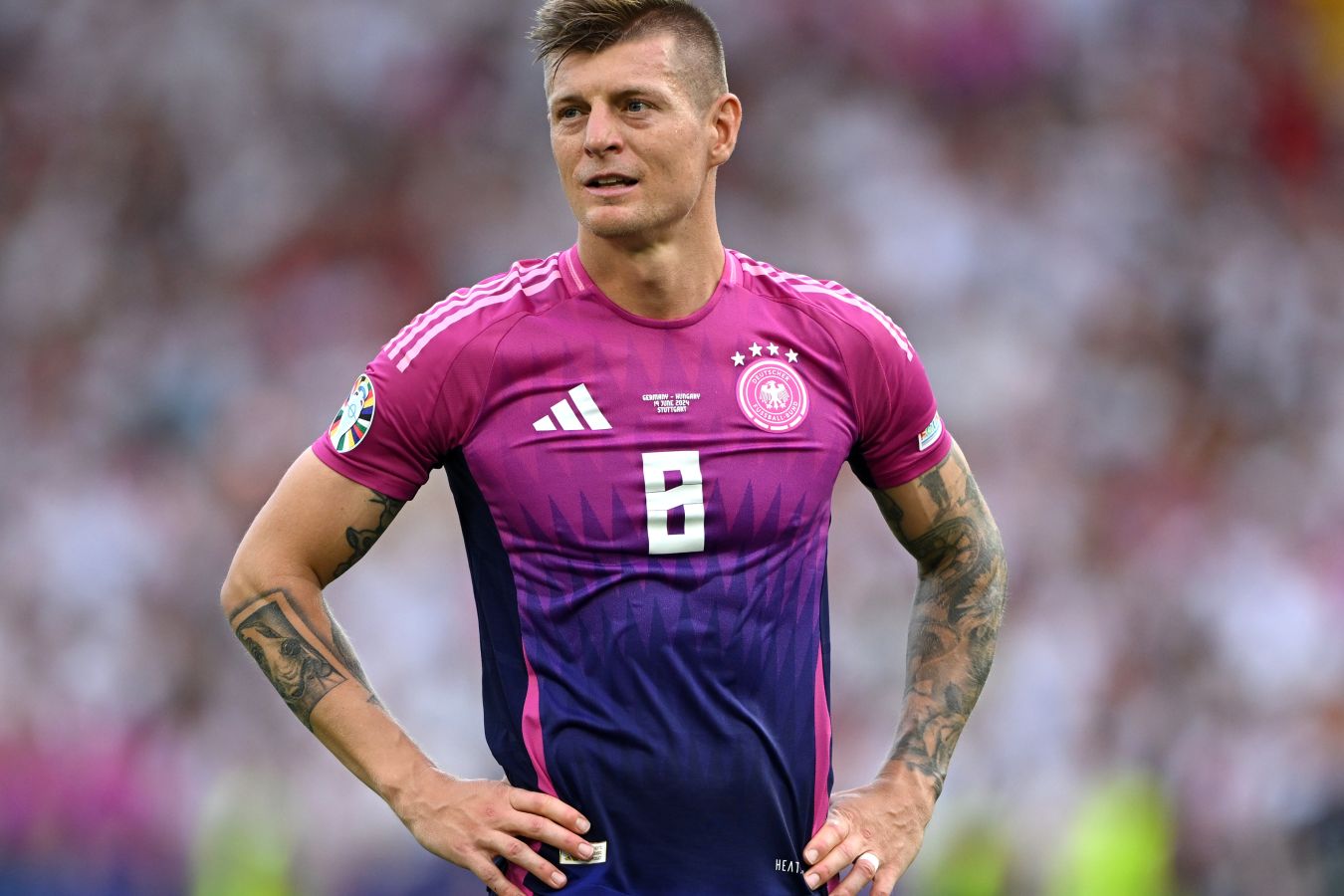 Болельщики на Евро-2024 раскупили розовые футболки сборной Германии с фамилией Тони Крооса