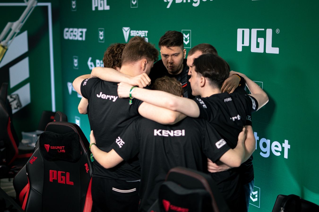 Российская forZe выиграла группу на ESL Pro League S17. Стало известно расписание плей-офф
