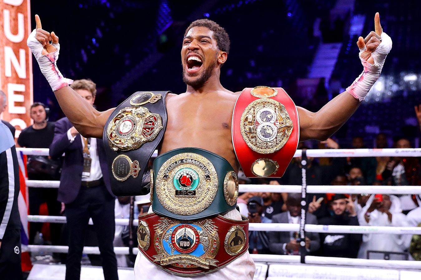 Shisha orqasida porno video Yalangoch odamlarning tana sanati