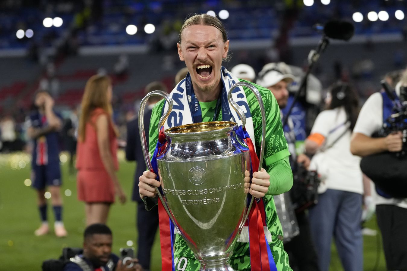 Матвей Сафонов посетил выставку картин в Лувре