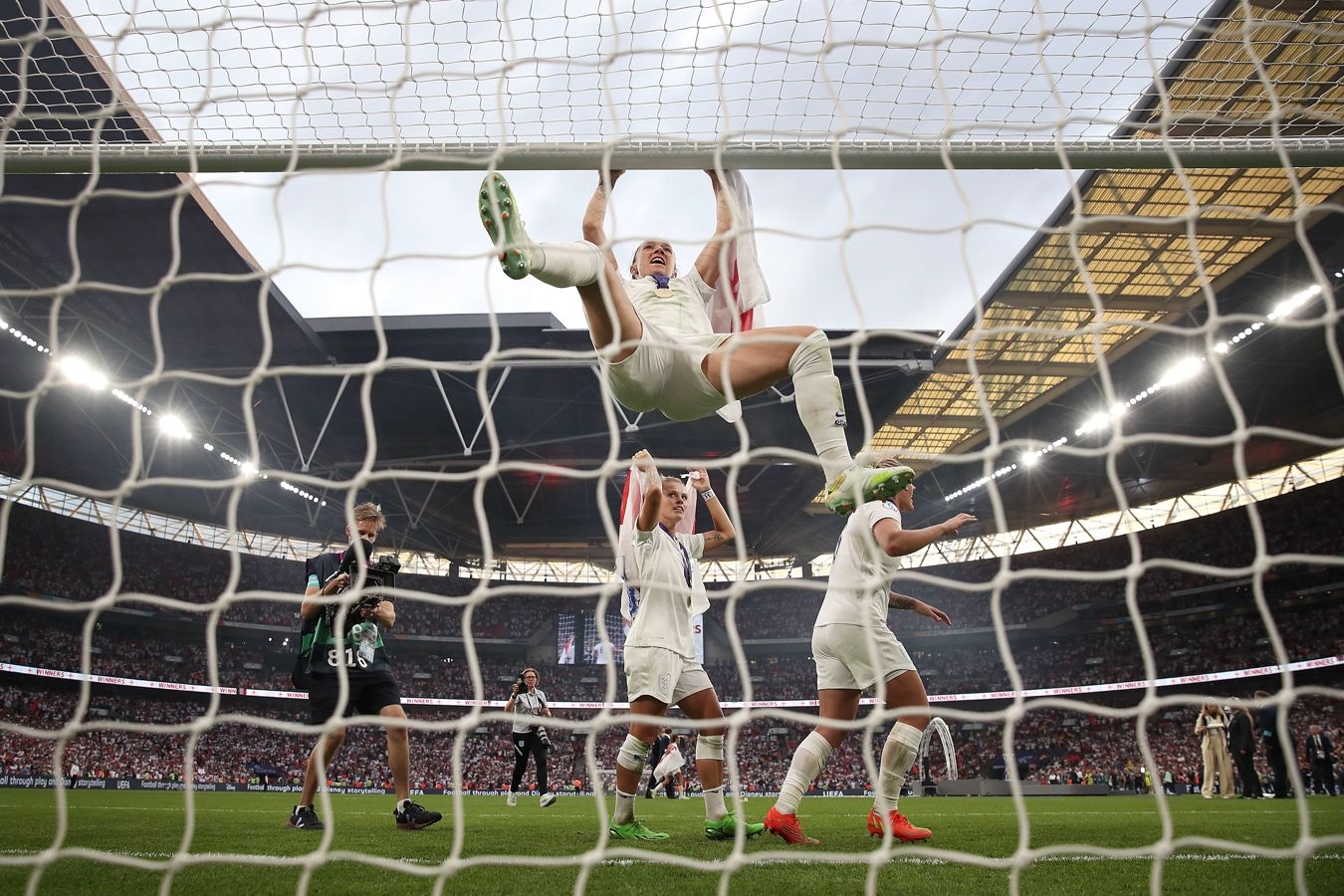 Видеообзор победы женской сборной Англии над Германией в финале ЧЕ