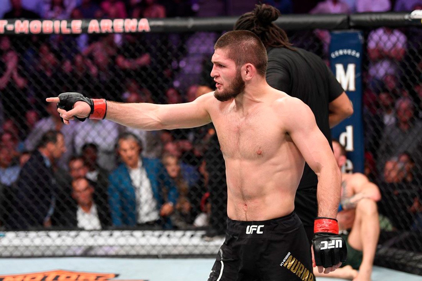 Хабиб Нурмагомедов будет секундантом на турнире Bellator 269 в Москве