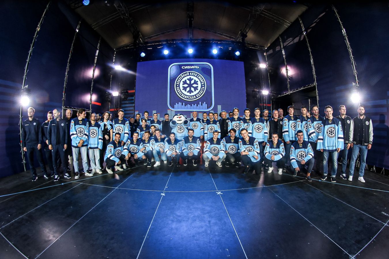 Нам нужна яркая игра в финале. Губернатор Травников  о новом сезоне Сибири