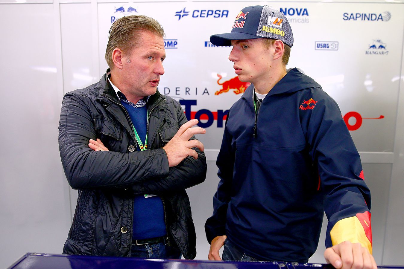 Йос Ферстаппен объяснил, почему не вмешивается в работу Мекиса в Ред Булл