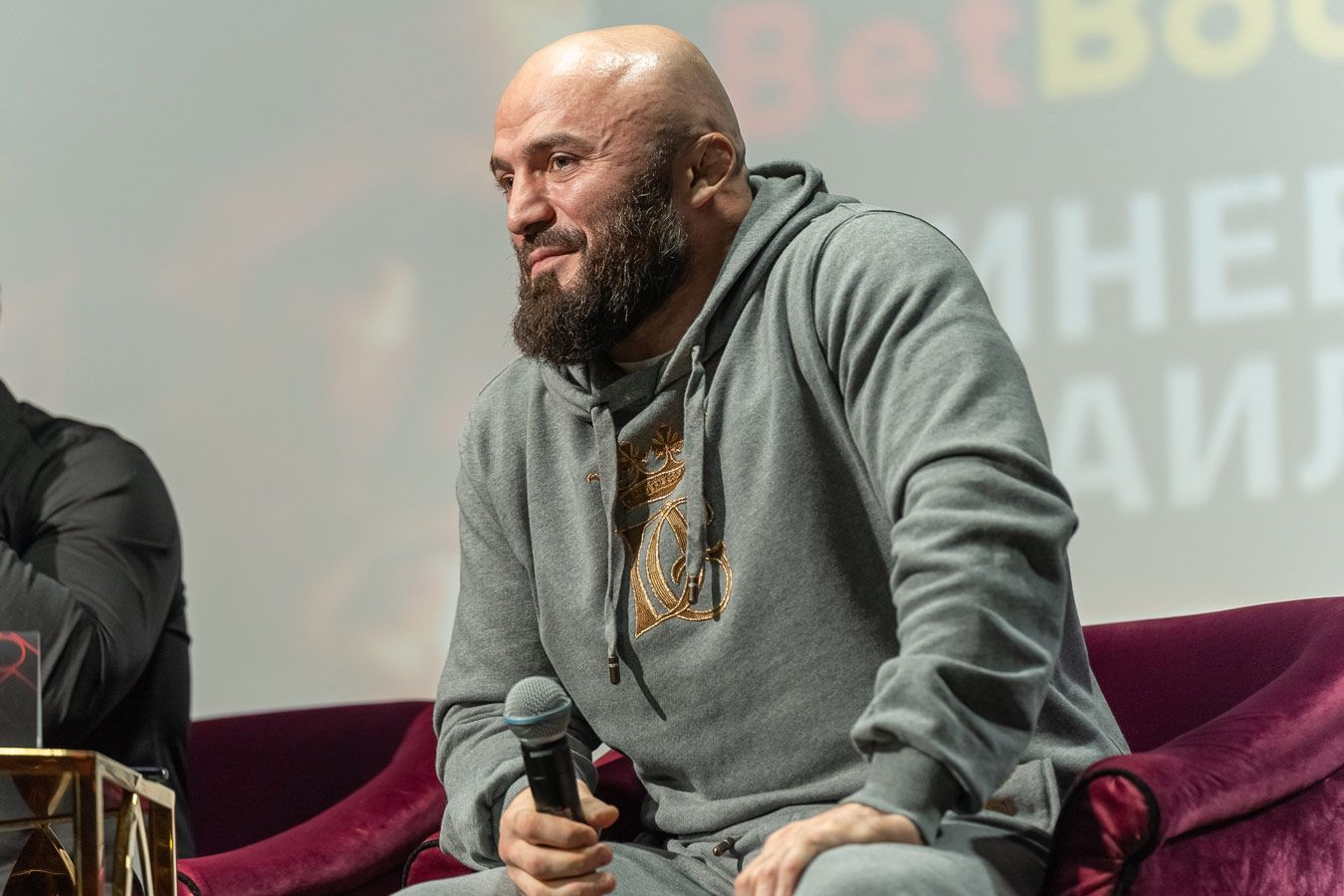 Магомед Исмаилов рассказал, какими словами называет его мама