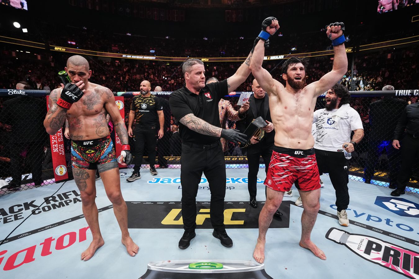 Магомед Анкалаев стал пятым российским чемпионом UFC