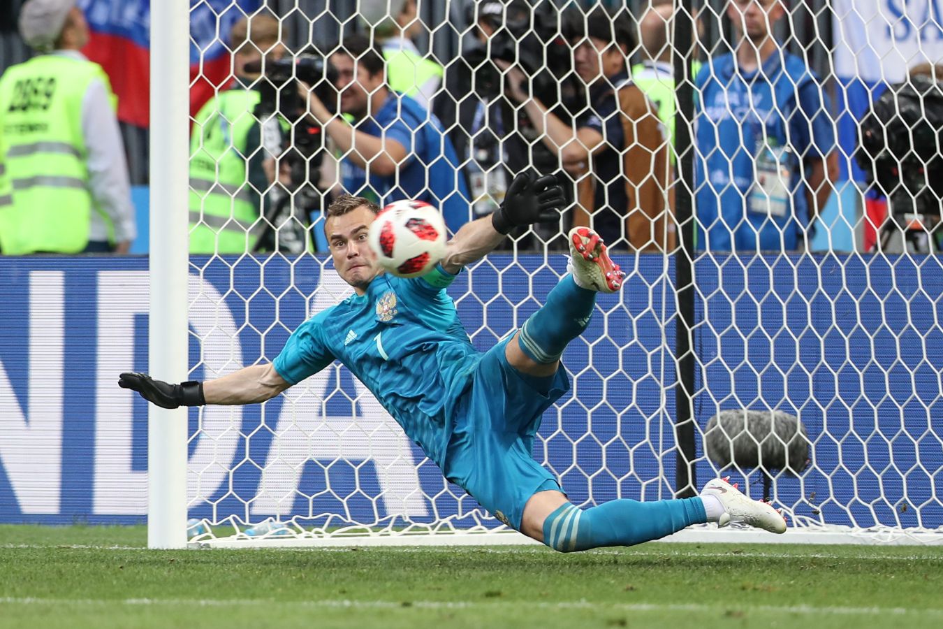 Акинфеев хочет зарегистрировать товарный знак нога бога