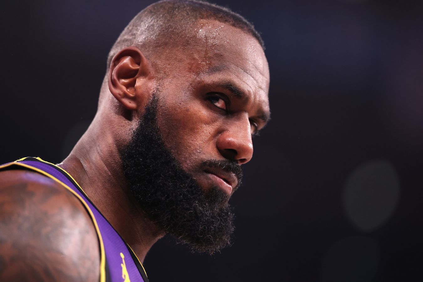 Эксперт объяснил, почему Лейкерс могут расстаться с Леброном Джеймсом