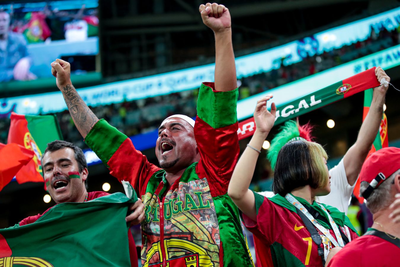 Болельщики сборной Португалии устроили марш перед матчем с Чехией