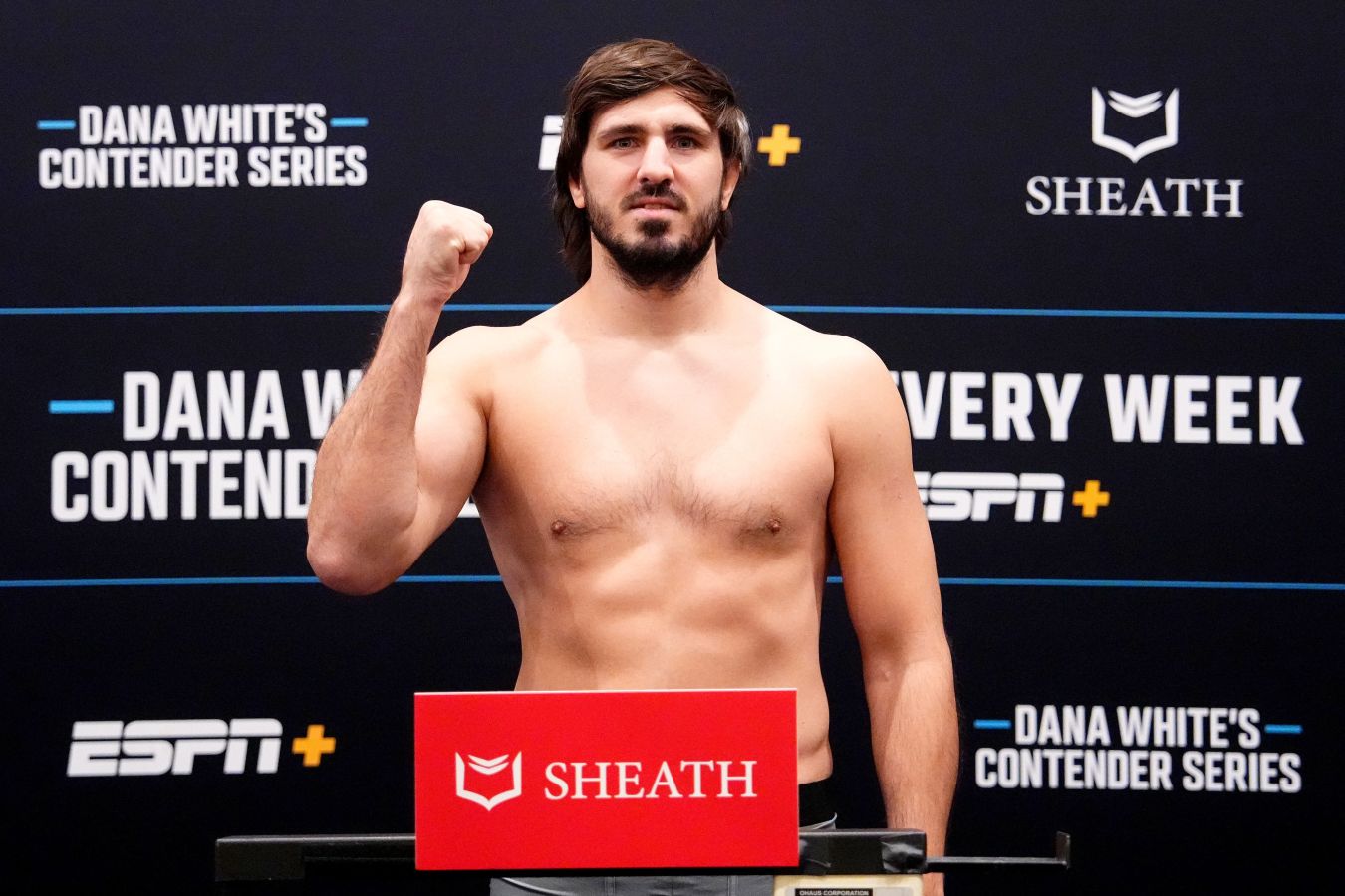 Вахитов  о наборе веса Перейрой: в ударной технике это ему не в плюс