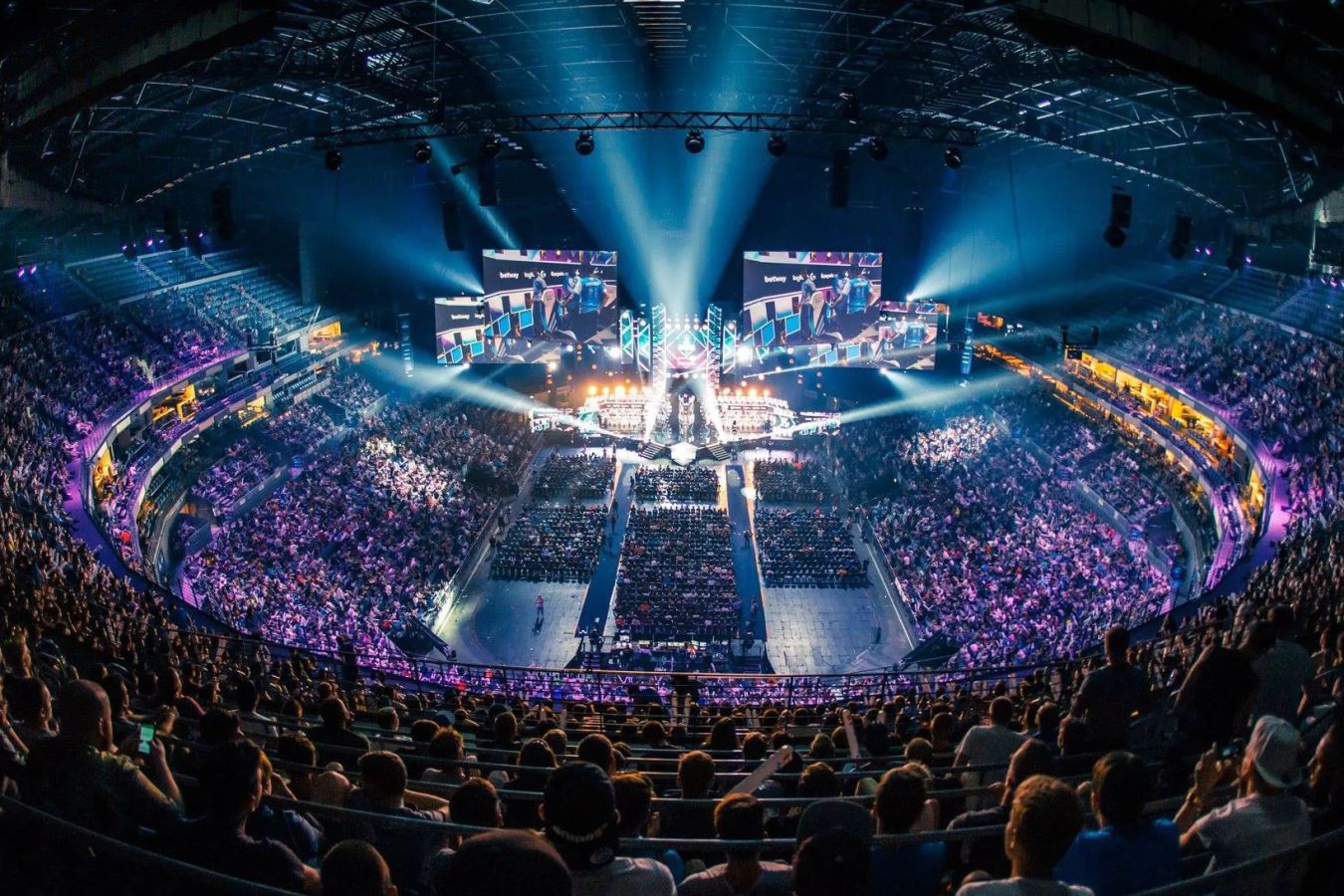 Участникам турнира ESL One Malaysia по Dota 2 запретили гулять без охраны