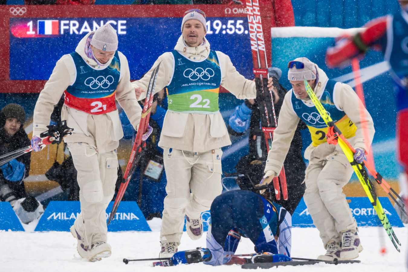 Сумасшедшая развязка в биатлонной эстафете: Франция откатилась на дно, но взяла золото!