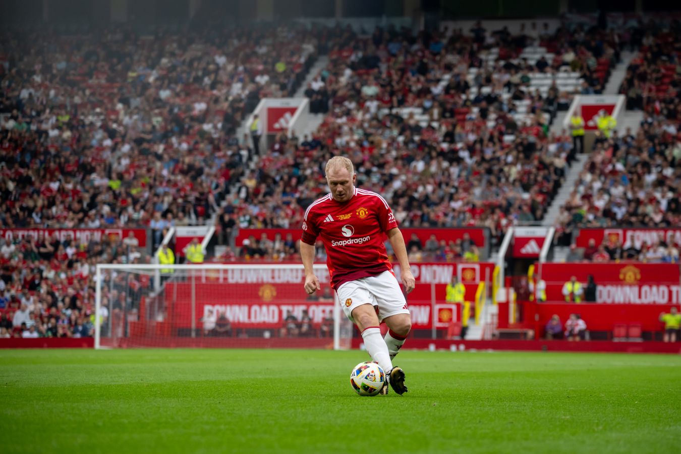 Чушь собачья! Скоулз раскритиковал Аморима за отношение к молодой звезде МЮ