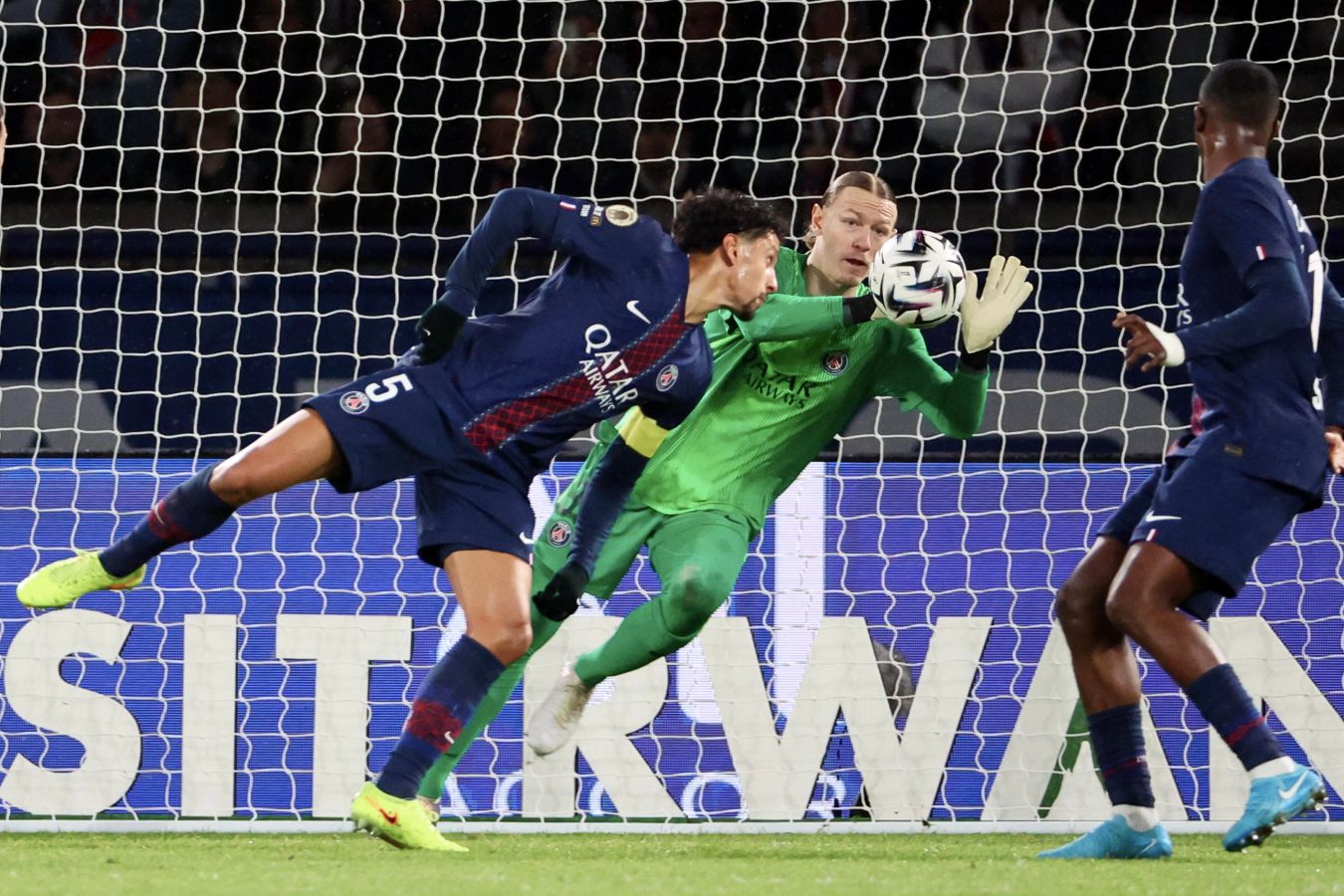 ПСЖ разгромил Ренн. Сафонов сыграл на ноль в первом для себя матче в сезоне