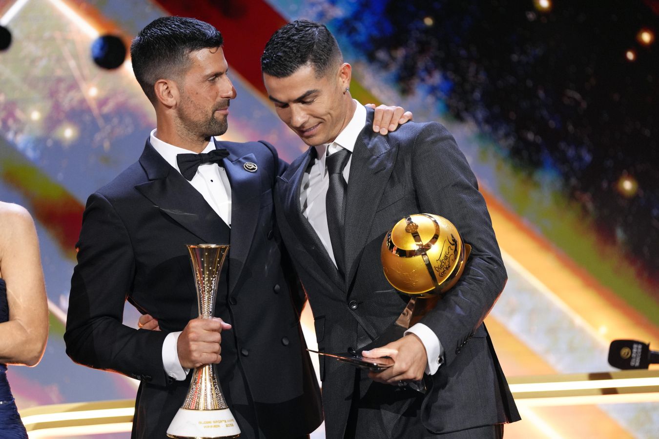 Джокович поблагодарил Роналду за вручение награды Спортсмен года на Globe Soccer Award