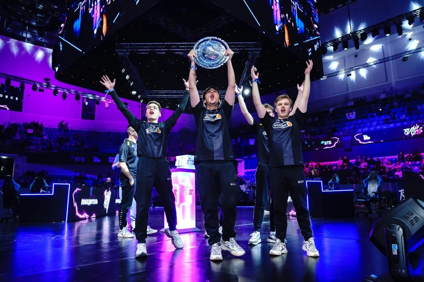 Virtus.pro стала чемпионом Rush VTB Cup по Standoff 2 с призовым 4 млн рублей