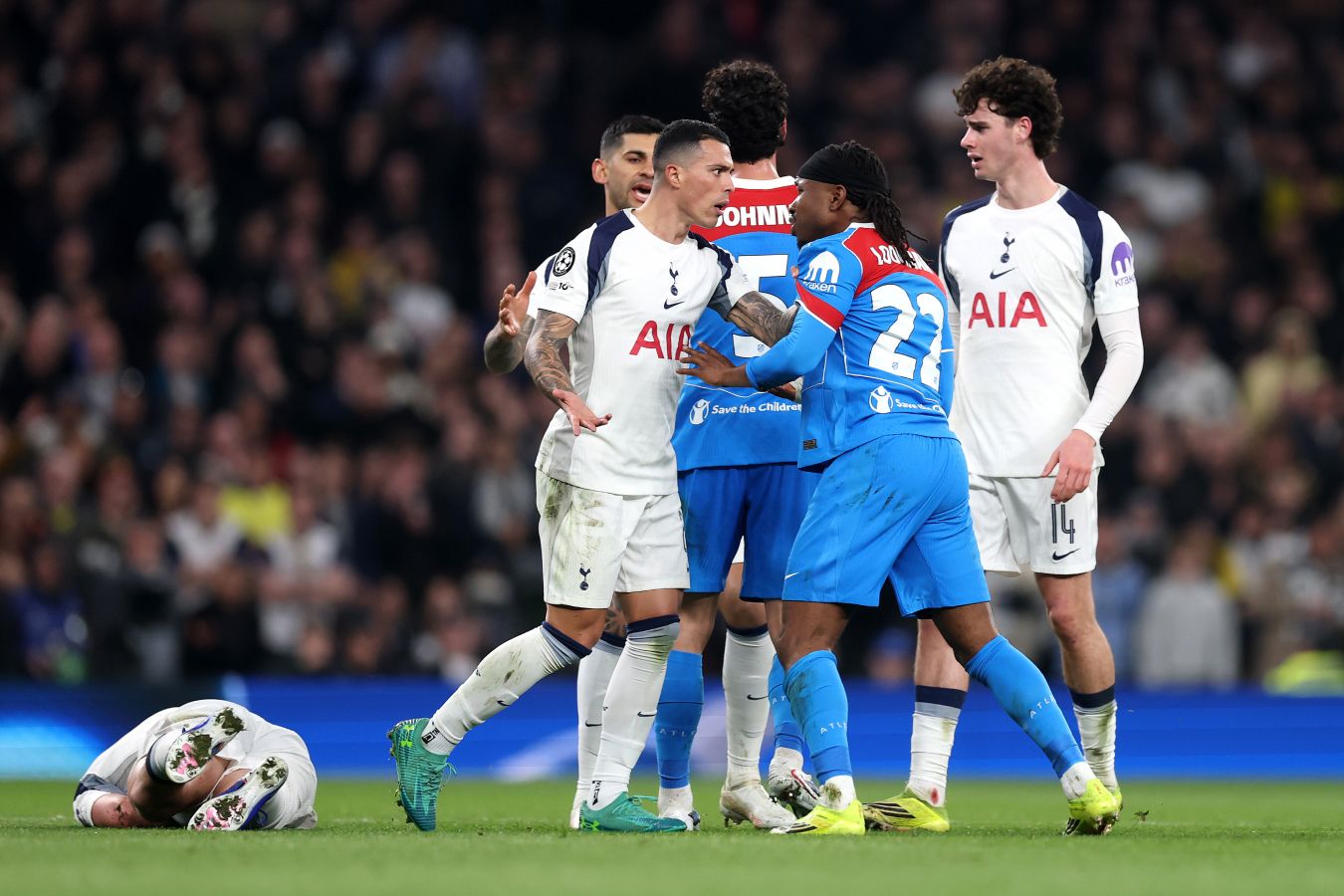 Атлетико вышел в 1/4 финала Лиги чемпионов, одолев Тоттенхэм Хотспур по сумме встреч