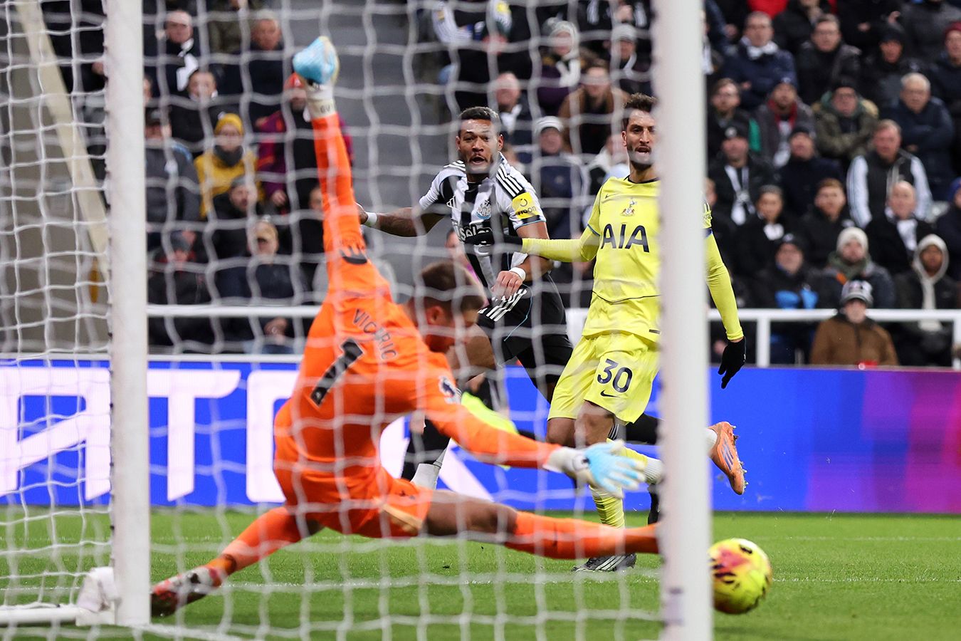 Тоттенхэм Хотспур смог избежать поражения в матче с Ньюкасл Юнайтед в 14-м туре АПЛ