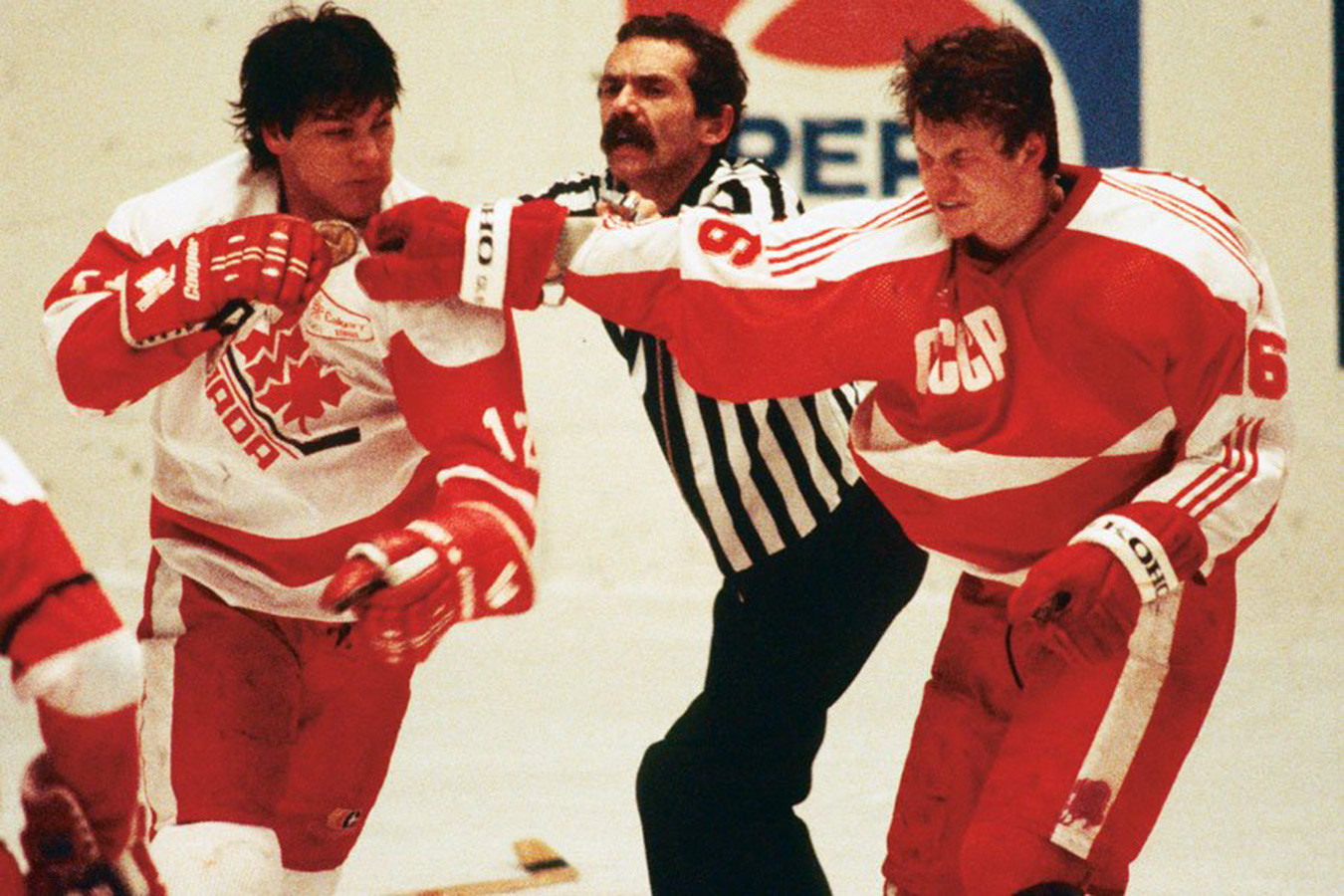 Самая известная драка в истории хоккея между СССР и Канадой: видео,  воспоминания - Чемпионат