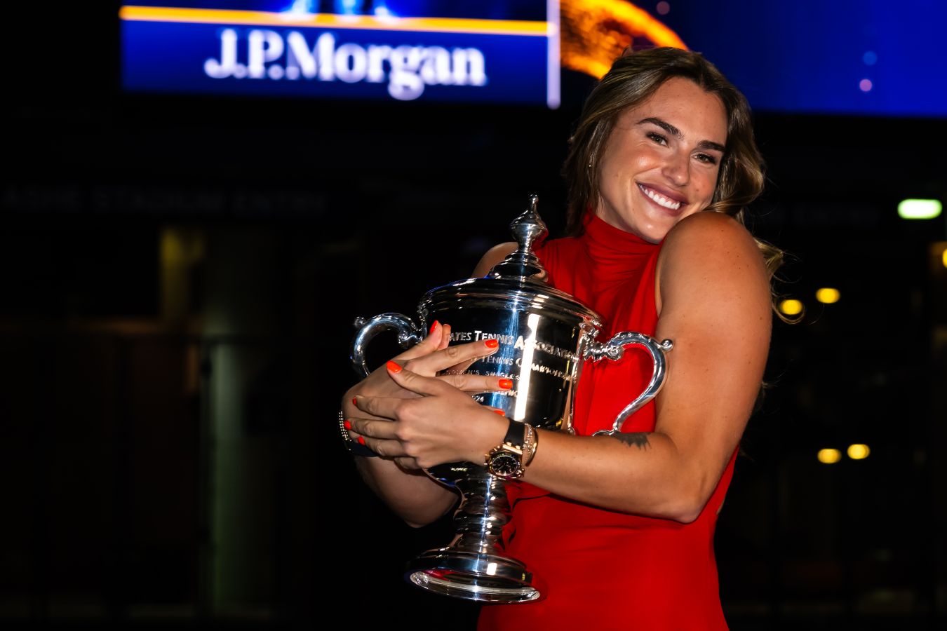 Полициялар ұсталғандарды ұрып жатыр