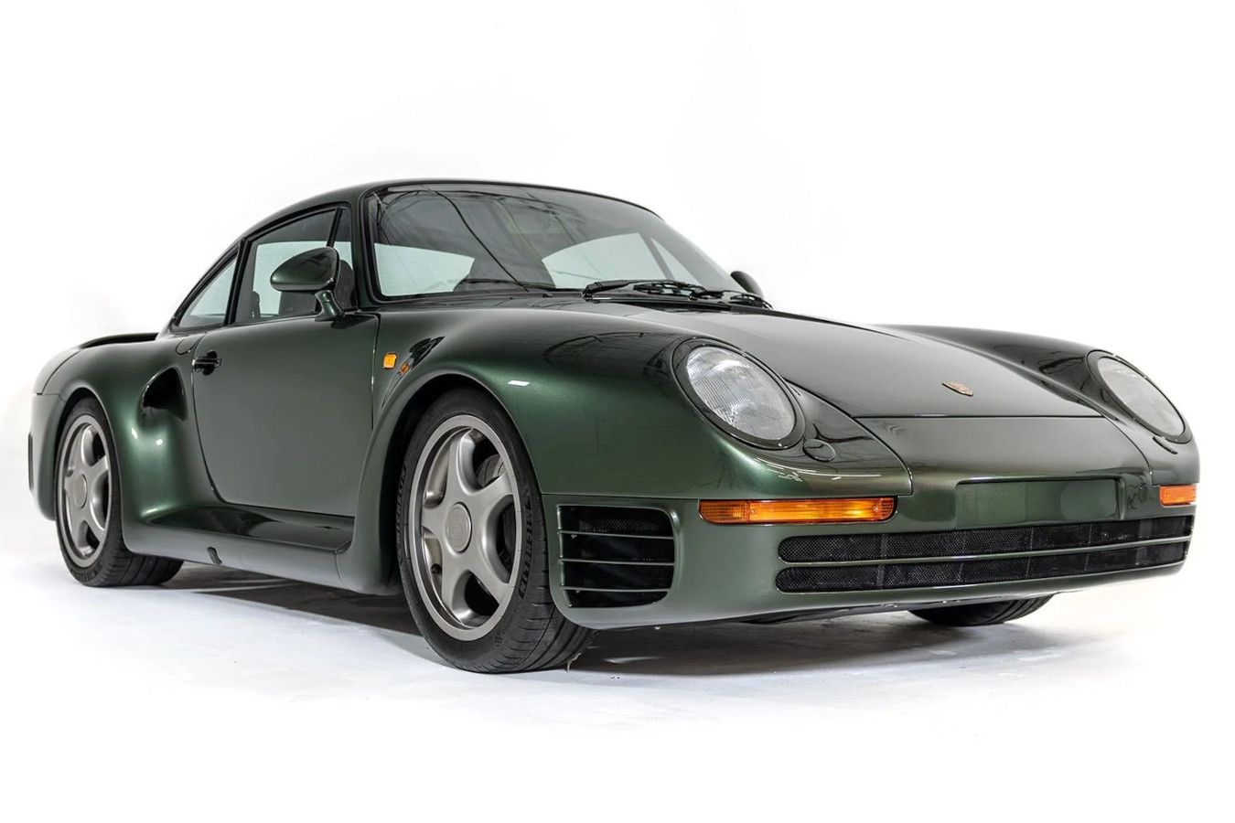 Редкую Porsche 1988 года купили за рекордную сумму. Она была самым быстрым серийным авто