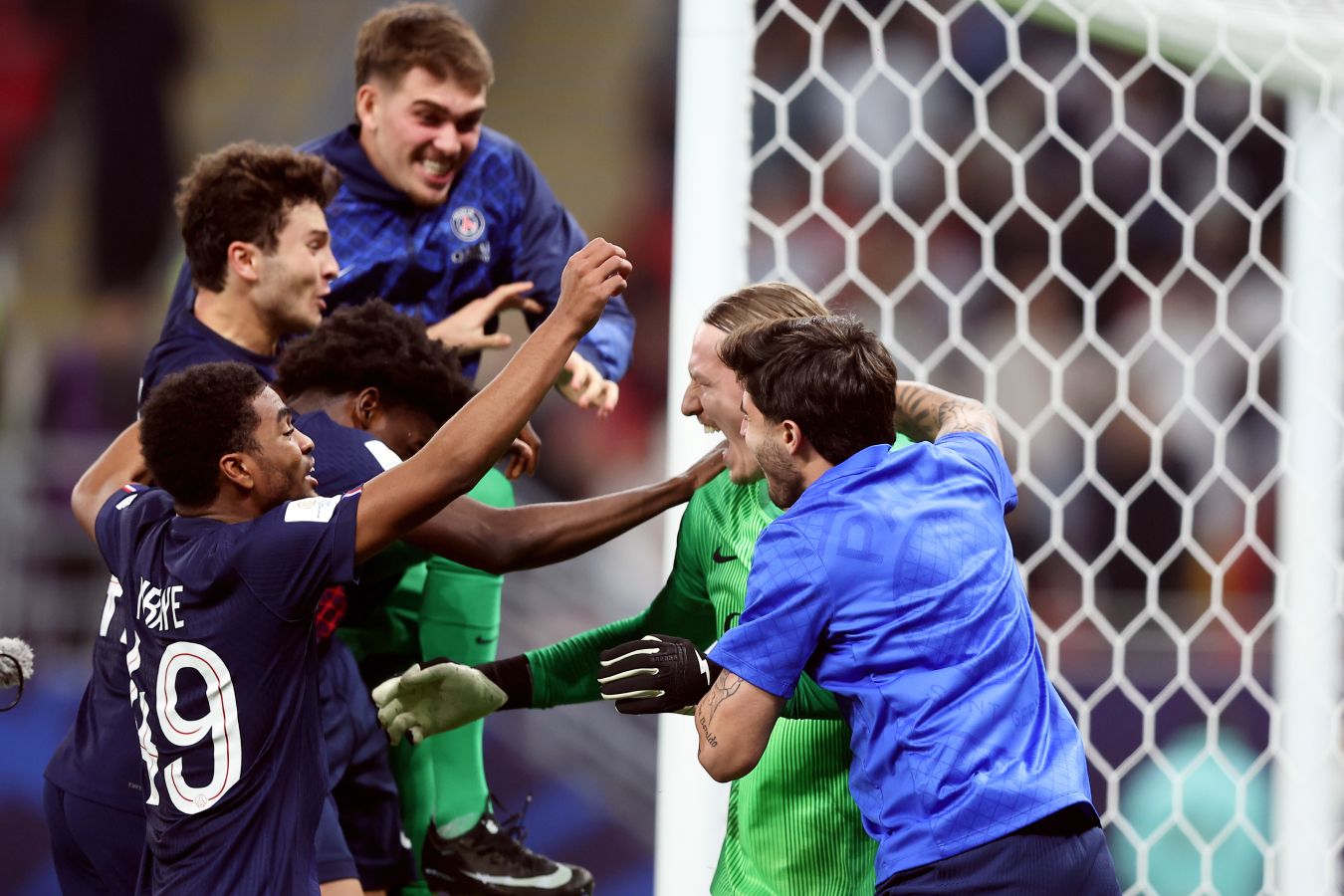 Первые эмоции игроков ПСЖ с Сафоновым после победы в Межконтинентальном кубке