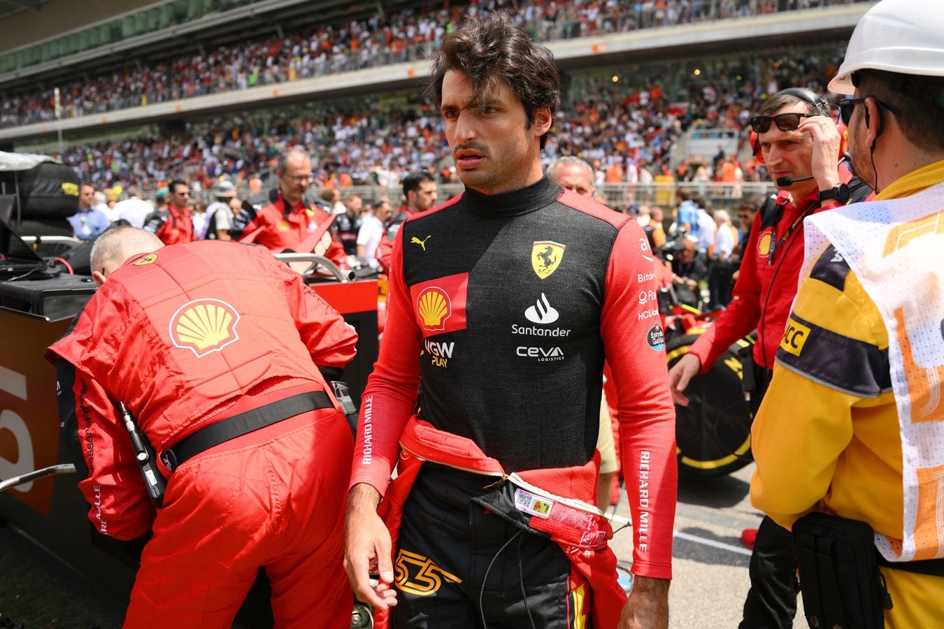 Карлос Сайнс извинился за инцидент с Леклером в спринте Гран-при Китая